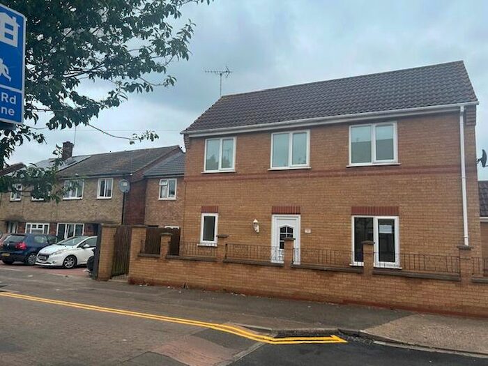 3 Bedroom House To Rent In Keats Way, Peterborough, PE1