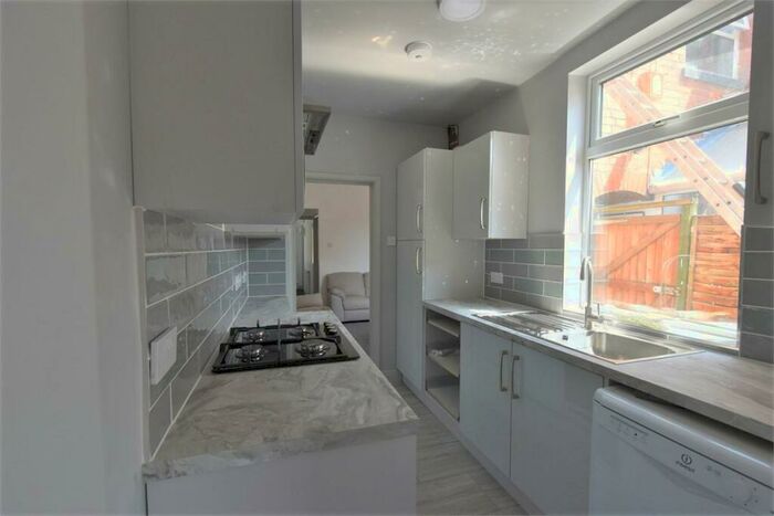 4 Bedroom Terraced House To Rent In Warwards Lane, Selly Oak. Mins Walk To University Of Birmingham Campus, B29