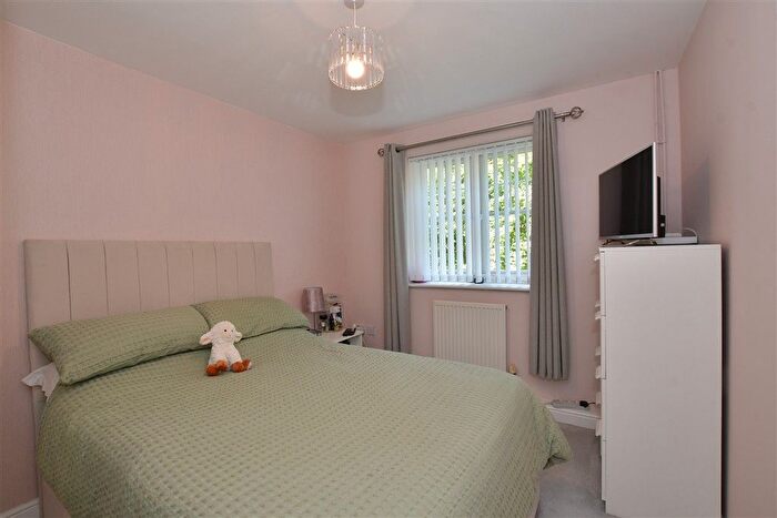 1 Bedroom Flat For Sale In Caspian Way, Purfleet, Essex, RM19