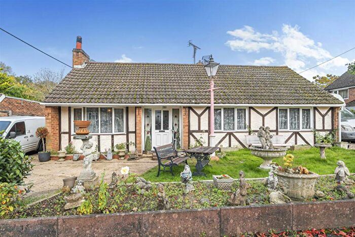 2 Bedroom Detached Bungalow For Sale In Cranford Park Drive, Yateley, Hampshire, GU46