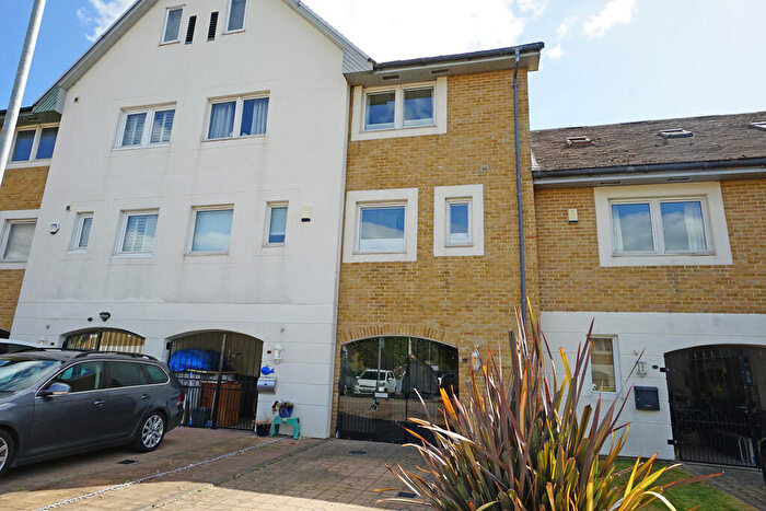 3 Bedroom Town House For Sale In Bryher Island, Port Solent, PO6