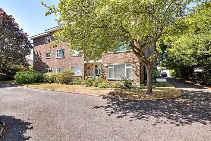 2 Bedroom Flat For Sale In Wallace Court, West Worthing, BN11