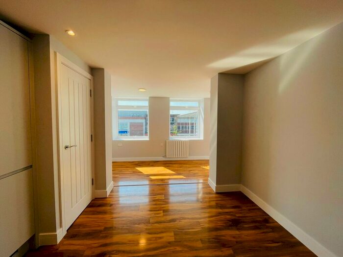 1 Bedroom Flat To Rent In Town Centre, RH10