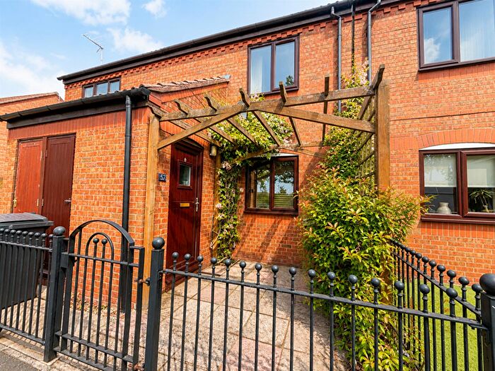 2 Bedroom Flat For Sale In Wellington Street West, Hull, HU1