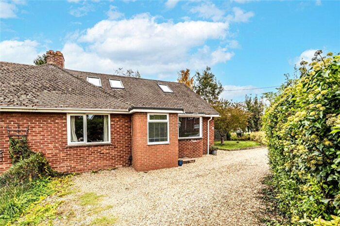 4 Bedroom Semi-Detached House For Sale In Hanney Road, Steventon, Abingdon, Oxfordshire, OX13