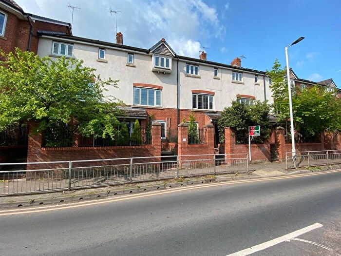 3 Bedroom Town House To Rent In Nell Lane, Chorlton, M21