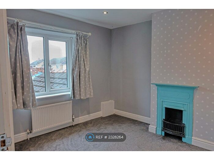 5 Bedroom Semi-Detached House To Rent In Hollybank, York, YO41