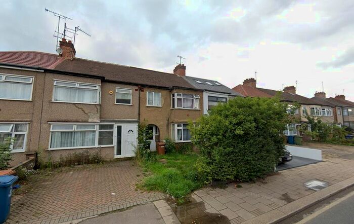 3 Bedroom Property To Rent In Harrow View, Harrow, HA1