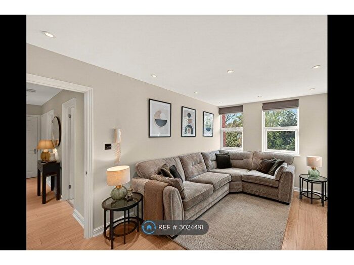 2 Bedroom Flat To Rent In Trinity House, Waltham Cross, EN8