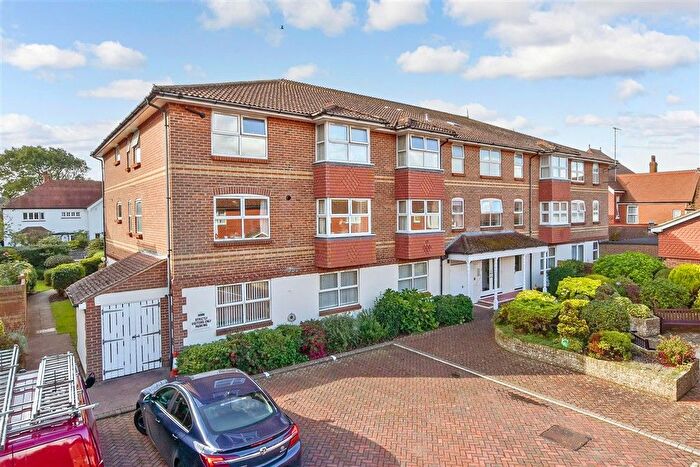 2 Bedroom Flat For Sale In West Avenue, Worthing, West Sussex, BN11