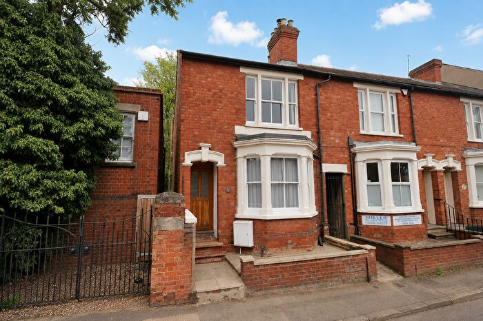 3 Bedroom End Of Terrace House To Rent In Victoria Road, Harpenden, Hertfordshire, AL5