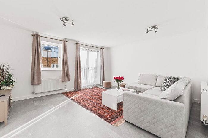 4 Bedroom Town House To Rent In Fairclough Close, Greater London, UB5