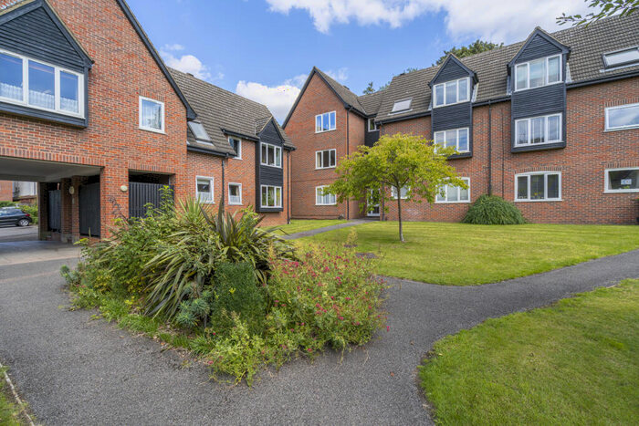2 Bedroom Apartment To Rent In Christchurch Close, St Albans, Herts, AL3