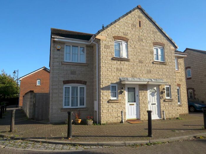 3 Bedroom House To Rent In Springfield Drive, Calne, SN11