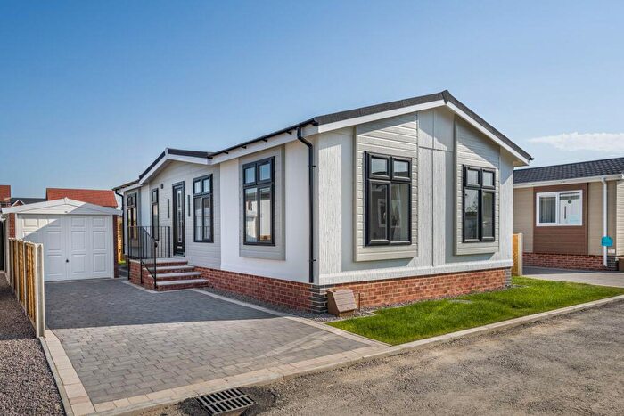 2 Bedroom Park Home For Sale In Orchard Park, Twigworth, GL2