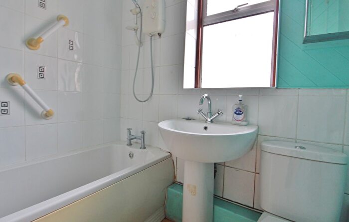 2 Bedroom Detached Bungalow For Sale In Beaufort Avenue, Fareham, PO16