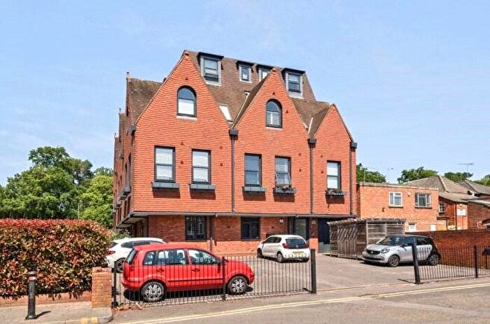 2 Bedroom Flat To Rent In Parkgate House, London Road, Camberley, Surrey, GU15