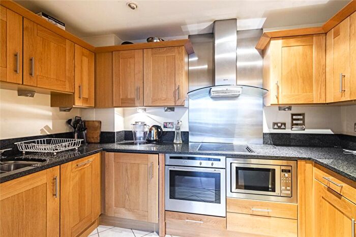 2 Bedroom Flat For Sale In Temple Avenue, London, EC4Y - Photo 5