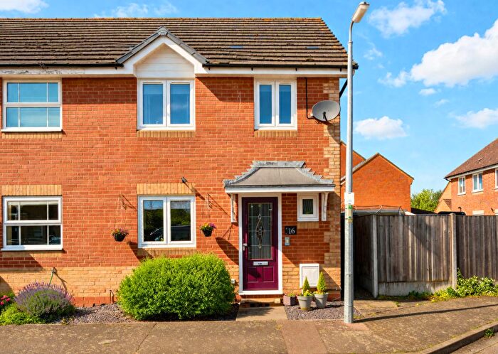 3 Bedroom Semi Detached House For Sale In Chandlers Close, Marston Moretaine, Bedford, MK43