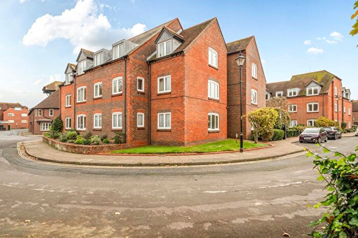 2 Bedroom Flat For Sale In Chapel Street, Chichester, PO19