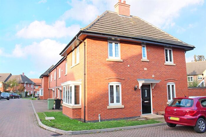 4 Bedroom Semi-Detached House To Rent In Windle Drive, Bourne, PE10