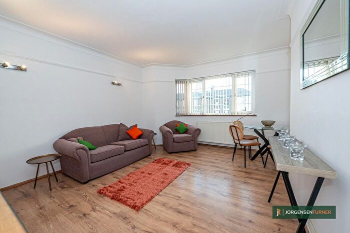 2 Bedroom Flat For Sale In Vale Court, The Vale, Acton., W3
