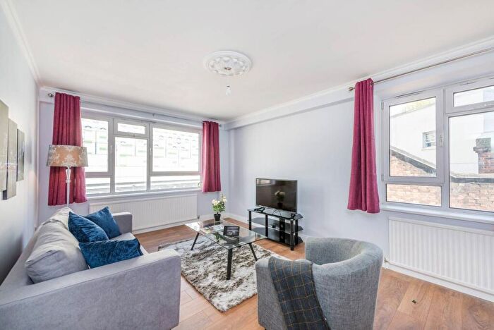 3 Bedroom Flat To Rent In Chapel Street, Marylebone, London, NW1