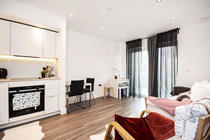 1 Bedroom Flat To Rent In Lismore Boulevard, Colindale, London, NW9