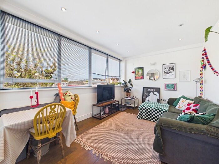 1 Bedroom Flat To Rent In Denmark Villas, Hove, BN3