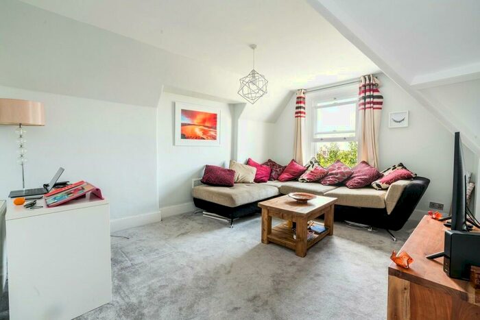 2 Bedroom Apartment To Rent In Marmora Road, London, SE22
