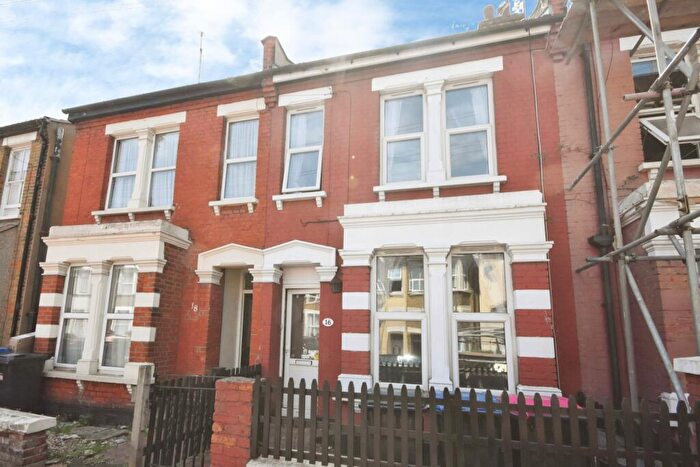2 Bedroom Terraced House For Sale In North Avenue, Southend-on-Sea, Essex, SS2