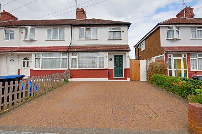 3 Bedroom End Terrace House For Sale In Mapleton Crescent, Enfield, Middlesex, EN3