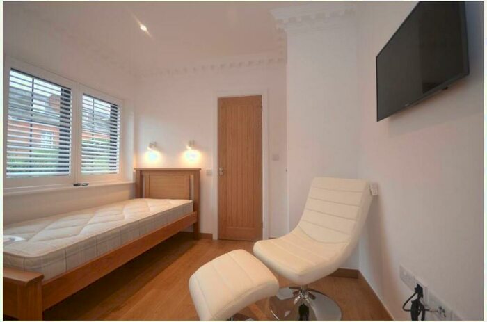 Studio To Rent In William Hall, Reading, Berkshire, RG2