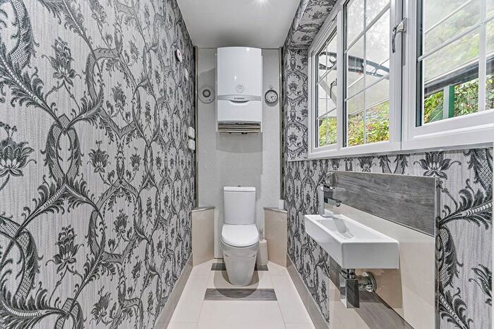 4 Bedroom Detached House For Sale In Norbury Avenue, Norbury, London, SW16