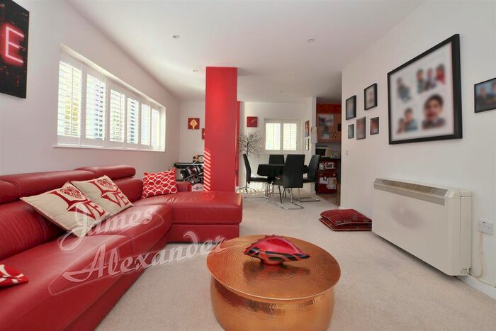 2 Bedroom Flat To Rent In London Road, London, SW16