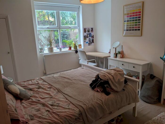 2 Bedroom Flat To Rent In Fulham Palace Road, London, SW6