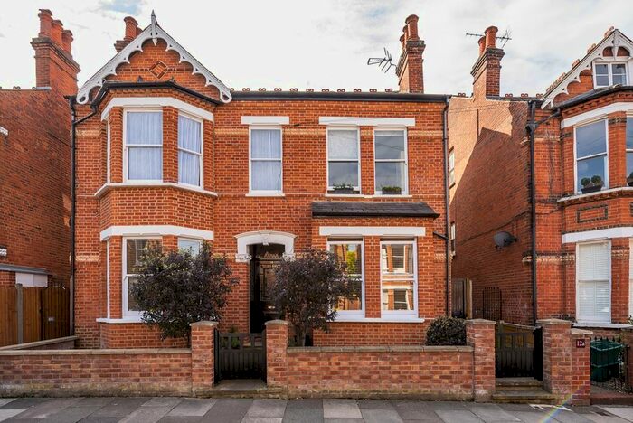 2 Bedroom Flat To Rent In Brunswick Road, Kingston Upon Thames, KT2