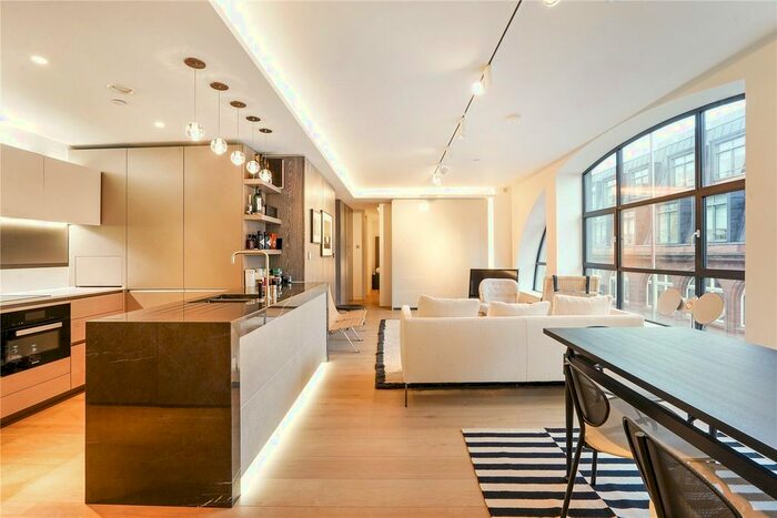 3 Bedroom Flat To Rent In Wardour Street, London, W1F