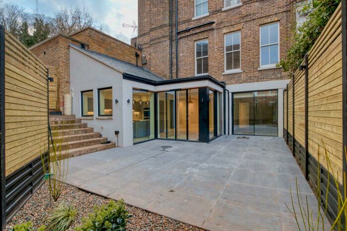 3 Bedroom Apartment To Rent In Bloomfield Road, N6