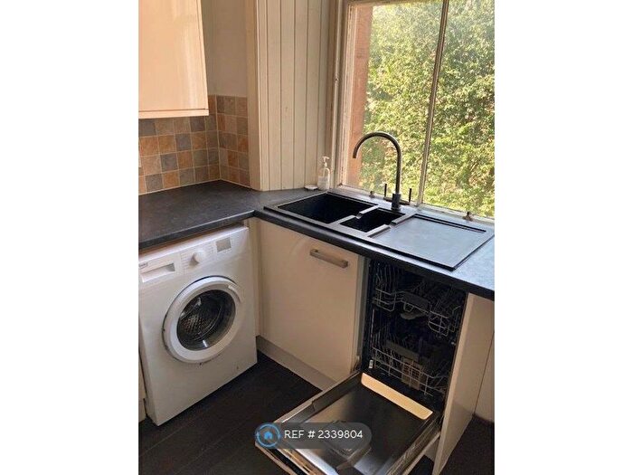 2 Bedroom Flat To Rent In Bruntsfield Place, Edinburgh, EH10