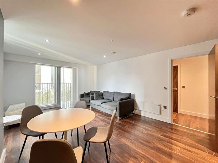 2 Bedroom Flat To Rent In One Cambridge Street, Manchester, M1