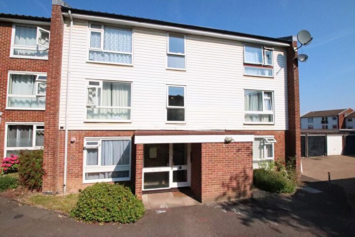 1 Bedroom Flat To Rent In Holmbury Grove, Forestdale, CR0