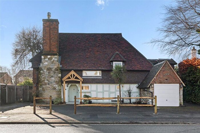 5 Bedroom Detached House To Rent In Walton Park, Walton-on-Thames, Surrey, KT12