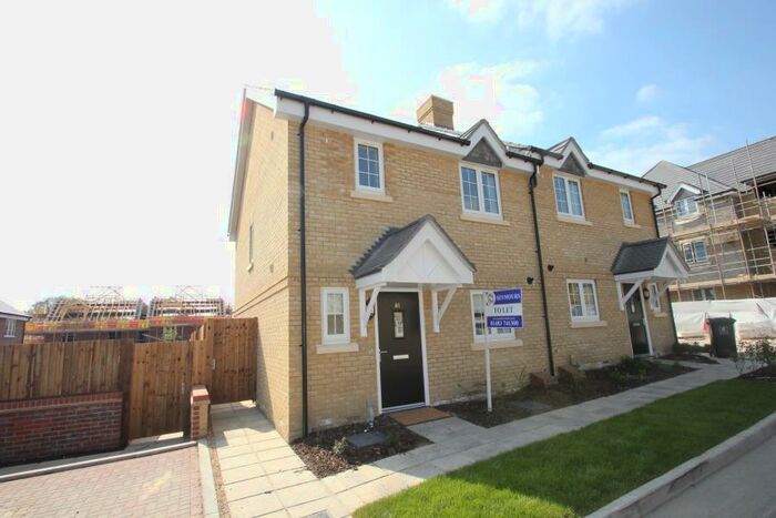 3 Bedroom Semi-Detached House To Rent In Knaphill, GU21
