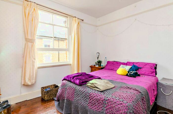 3 Bedroom Semi-Detached House To Rent In Cheselden Road, Guildford, Guildford, GU1