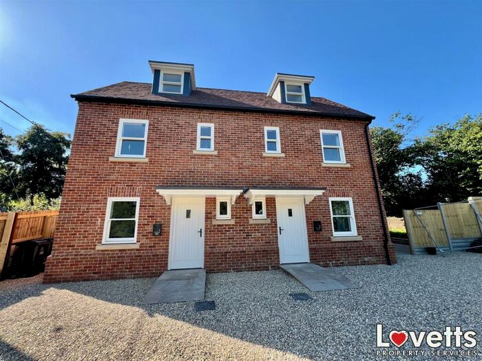 3 Bedroom Semi-Detached House To Rent In Wood Hill, Tyler Hill, CT2