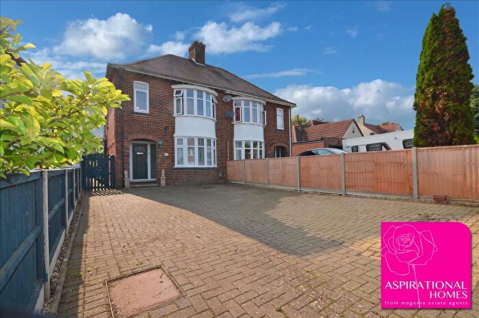 3 Bedroom Semi Detached House For Sale In London Road, Raunds, Northamptonshire, NN9