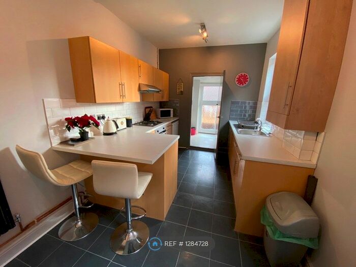 5 Bedroom Terraced House To Rent In Lutterworth Road, Northampton, NN1