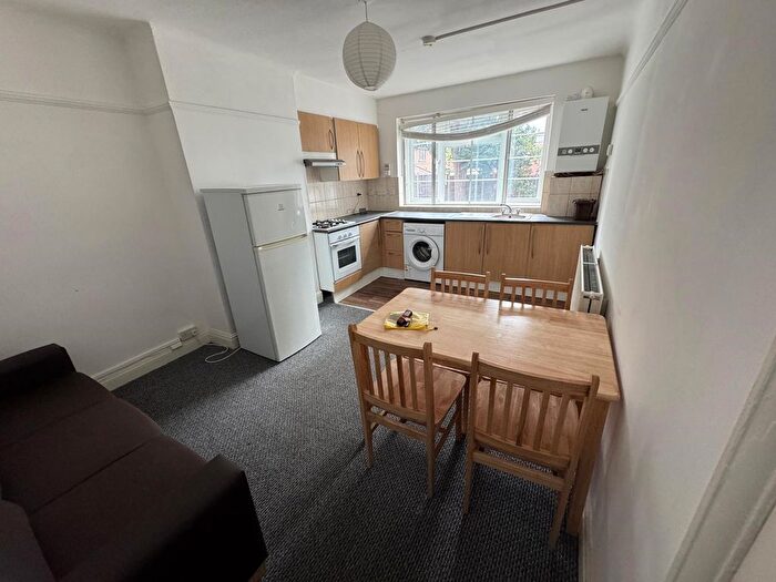 3 Bedroom Flat To Rent In Lemna Court, Lemna Road, Leytonstone, London, E11