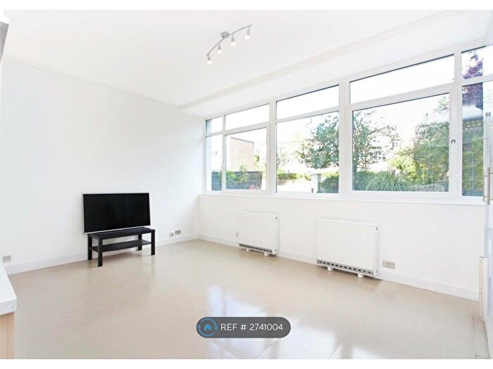 1 Bedroom Flat To Rent In Kersfield House, London, SW15